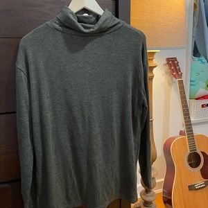 FOREST GREEN TURTLENECK